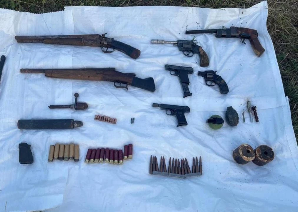 В Актобе и еще семи областях нашли крупные запасы оружия